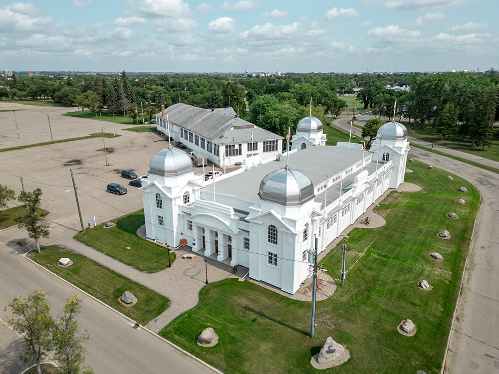 Fairgoers attend the 1916 Manitoba Summer Fair